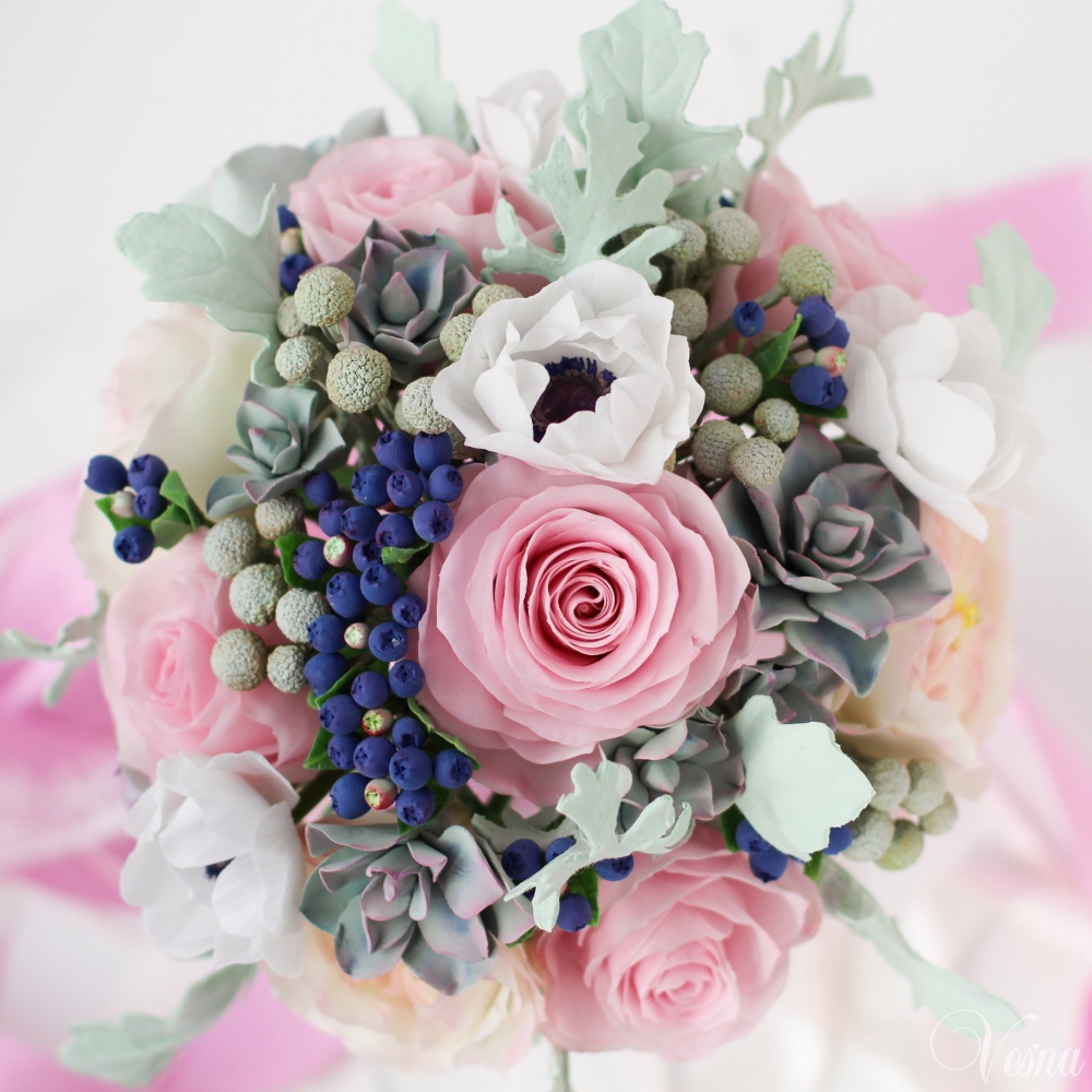 Букет невесты ручной работы. ЦВеты из полимерной глины: черника, розы, анемоны, суккуленты, зелень. Цветовая гамма свадьбы: розовый, белый, синий.