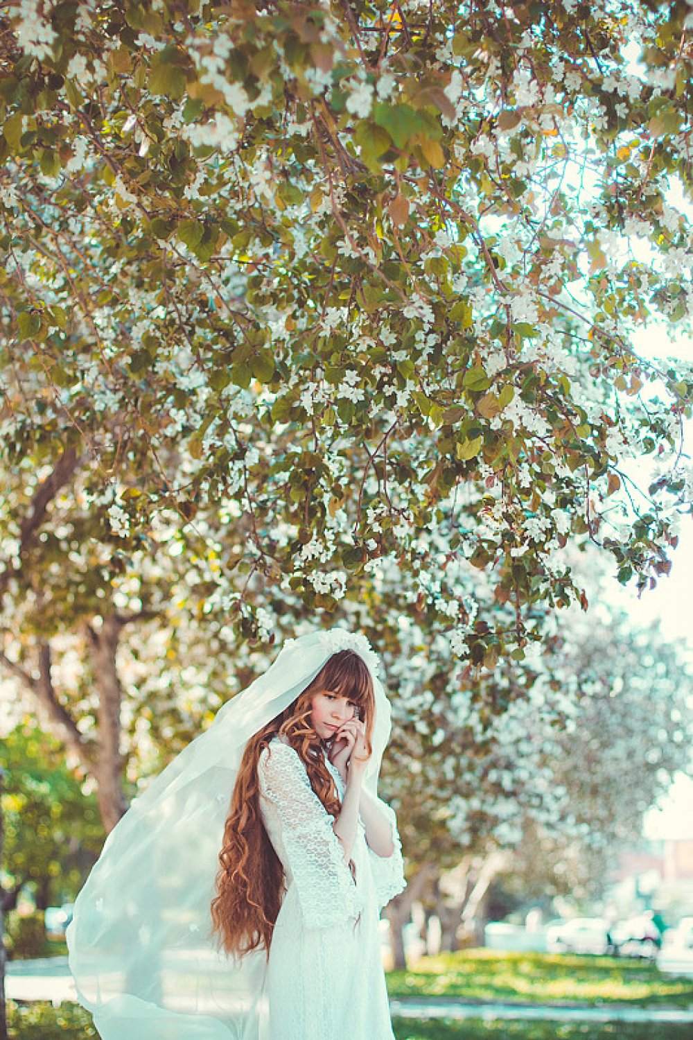 Фотосессия невесты в цветочном саду