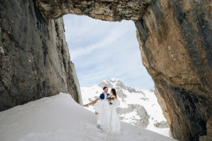Свадьба в арке в скале Дракон