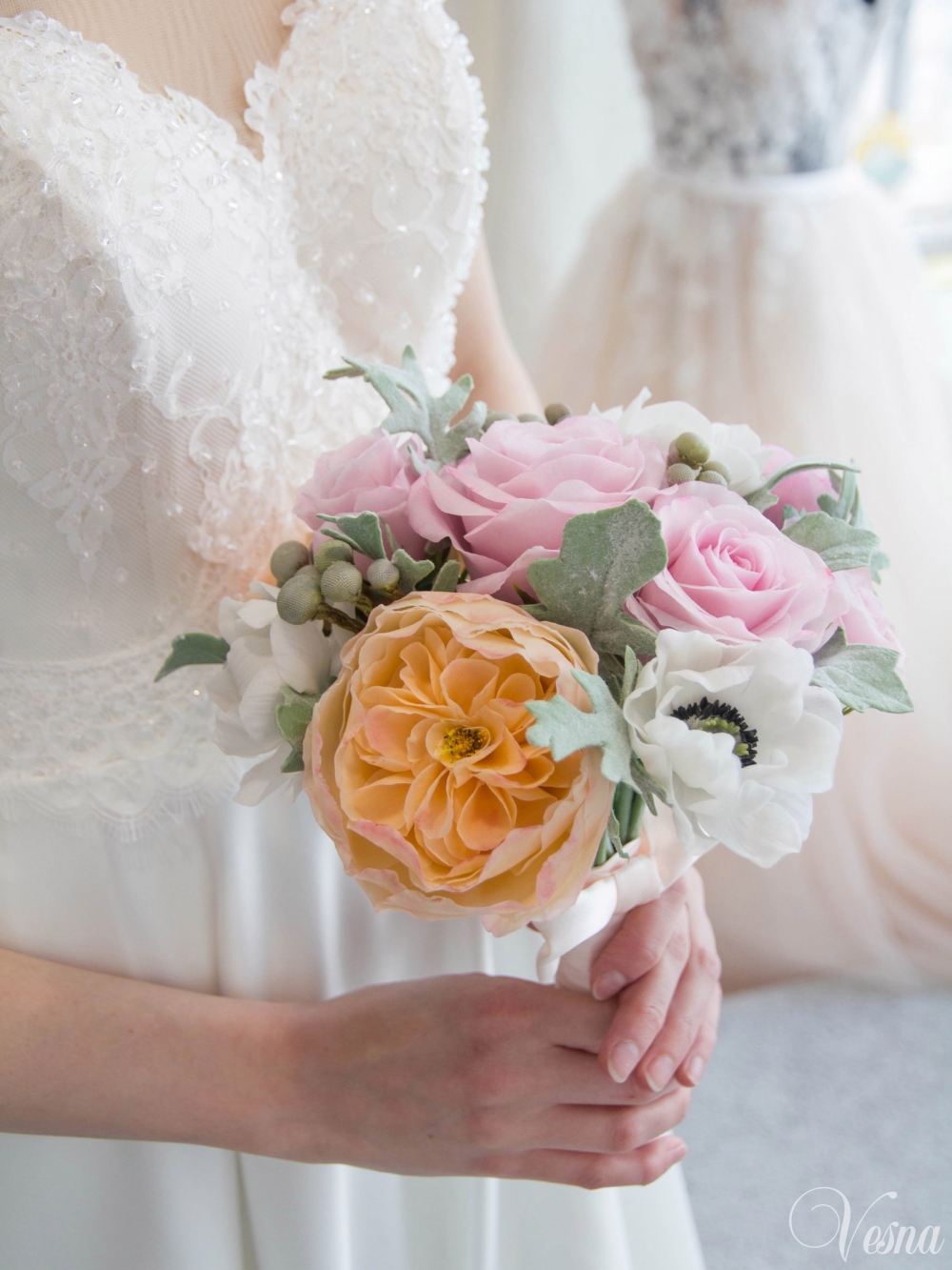 Букет невесты из полимерной глины: пионовидные розы, анемоны, розы. Цветы ручной работы. Колористика свадьбы: розовая, персиковая, белая цветовая гамма.