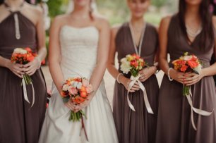 Подружки невесты в коричневом цвете