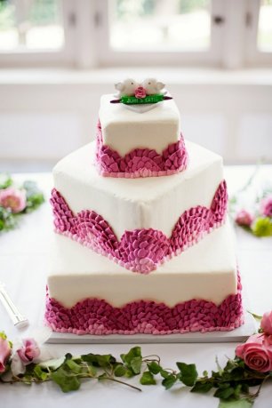 Свадебный торт с ярусами разной формы