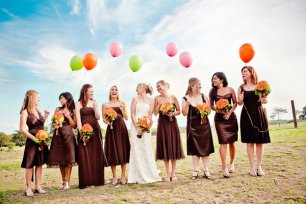 Фотосессия невесты с подружками и воздушными шарами